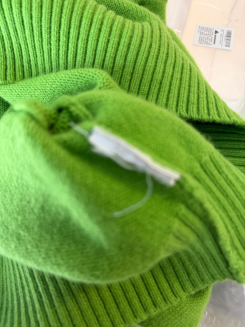 Cos Cropped V-Neck Wool Jumper Sweater In Green - Picture 6 of 7